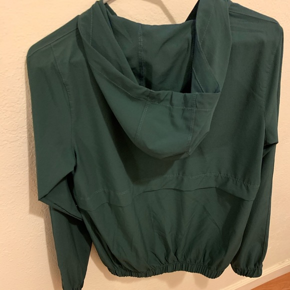 windbreaker - Picture 2 of 2